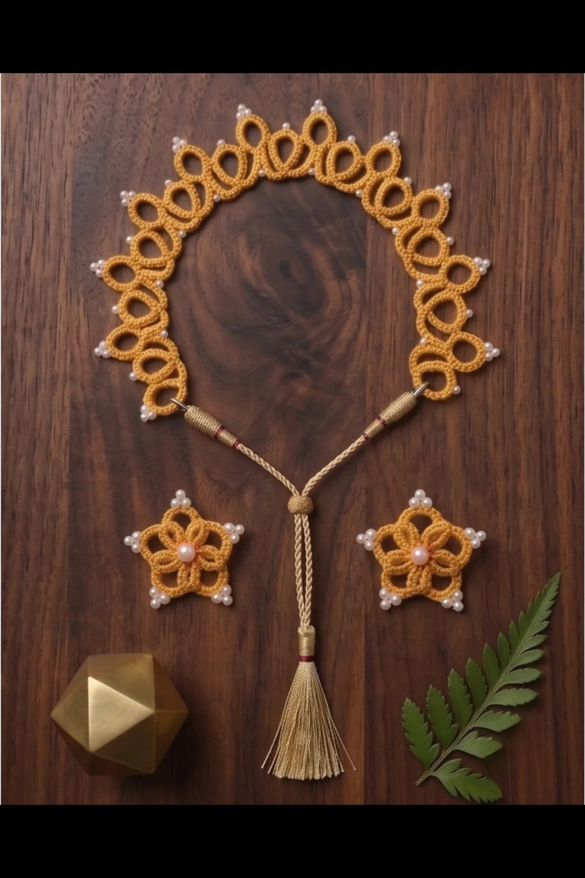 Hand knitted neck round necklace set
