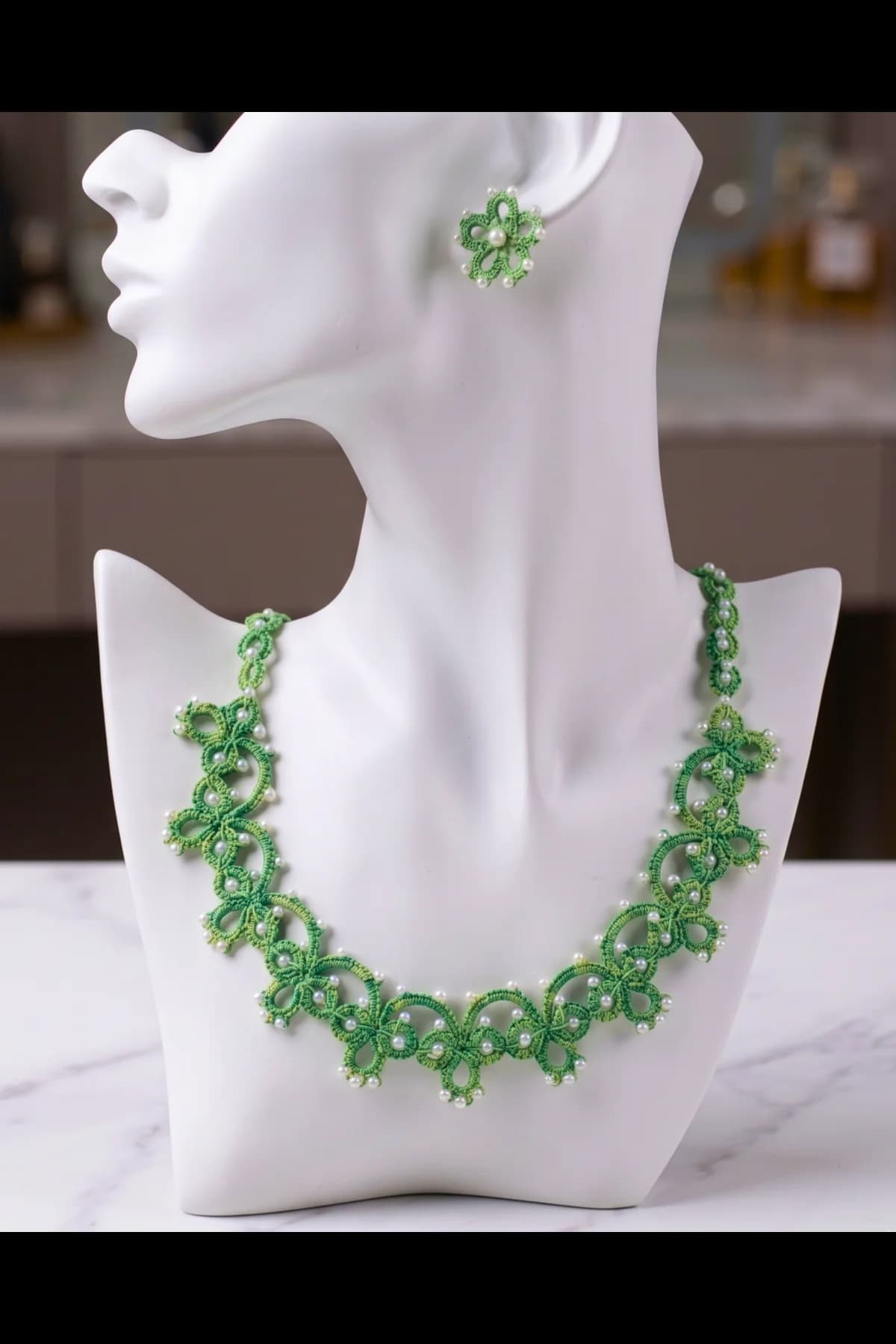 Hand knitted neck round necklace set